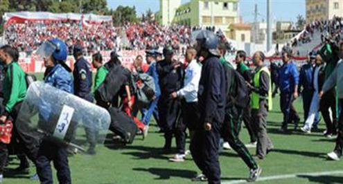 بالفيديو .. الأمن التونسي يستعمل الغاز المسيل للدموع لقمع احتجاجات الجماهير ضد قرار الحكم